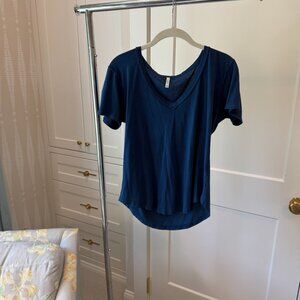 Z Supply Slub V-Neck Tee in Navy Blue (Size S)